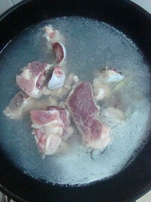 東莞食材配送?中心談?wù)?，哪些人不適合喝豬筒骨湯？