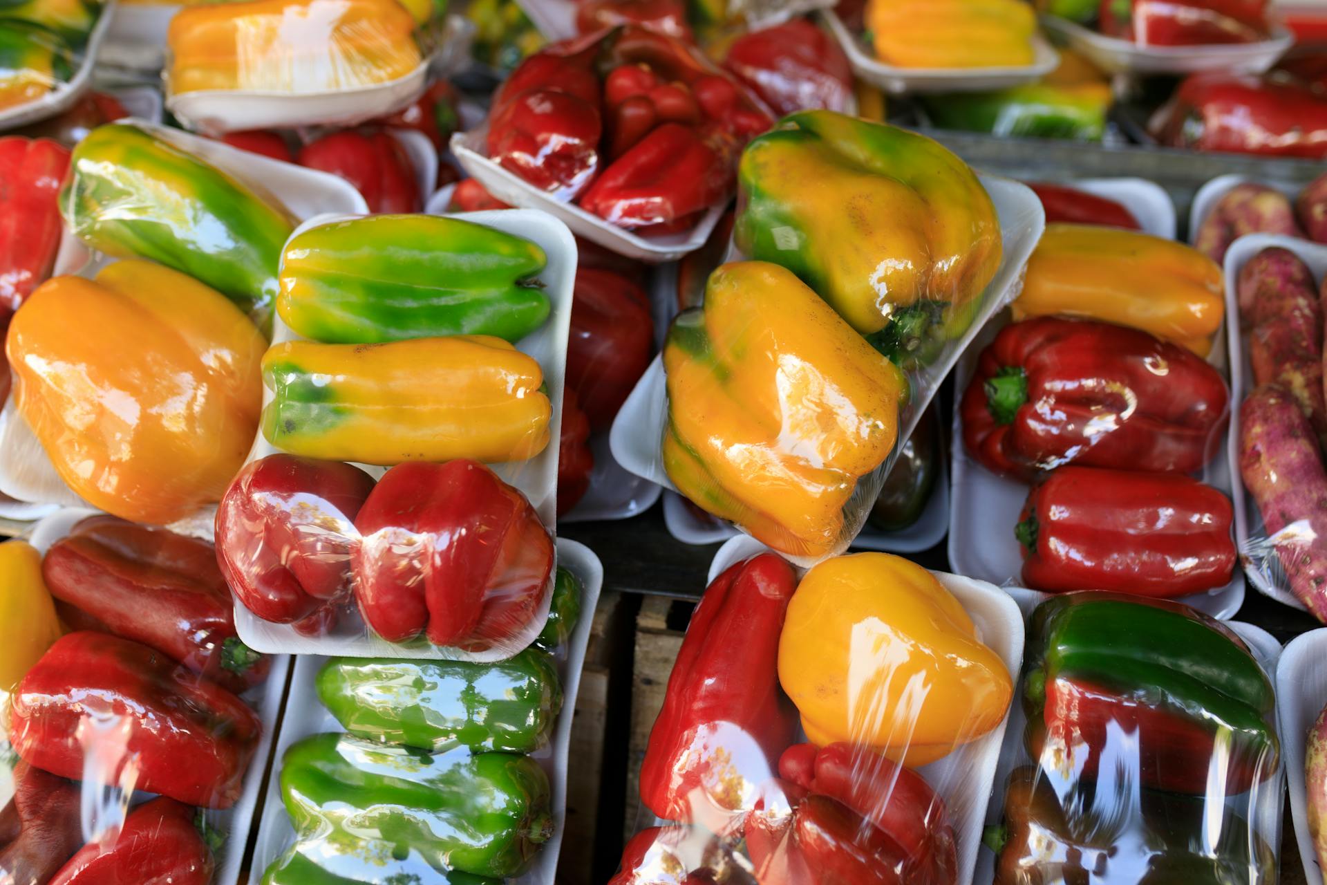 ?保鮮膜裹得越緊越保鮮？很多人都錯(cuò)了！深圳農(nóng)產(chǎn)品配送公司為您科普